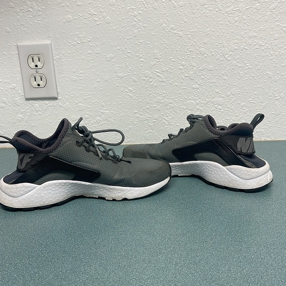 Nike Air Huarache Shoes Size (8W, 6.5M, 6.5Y) 🍁‼️ - Picture 4 of 8